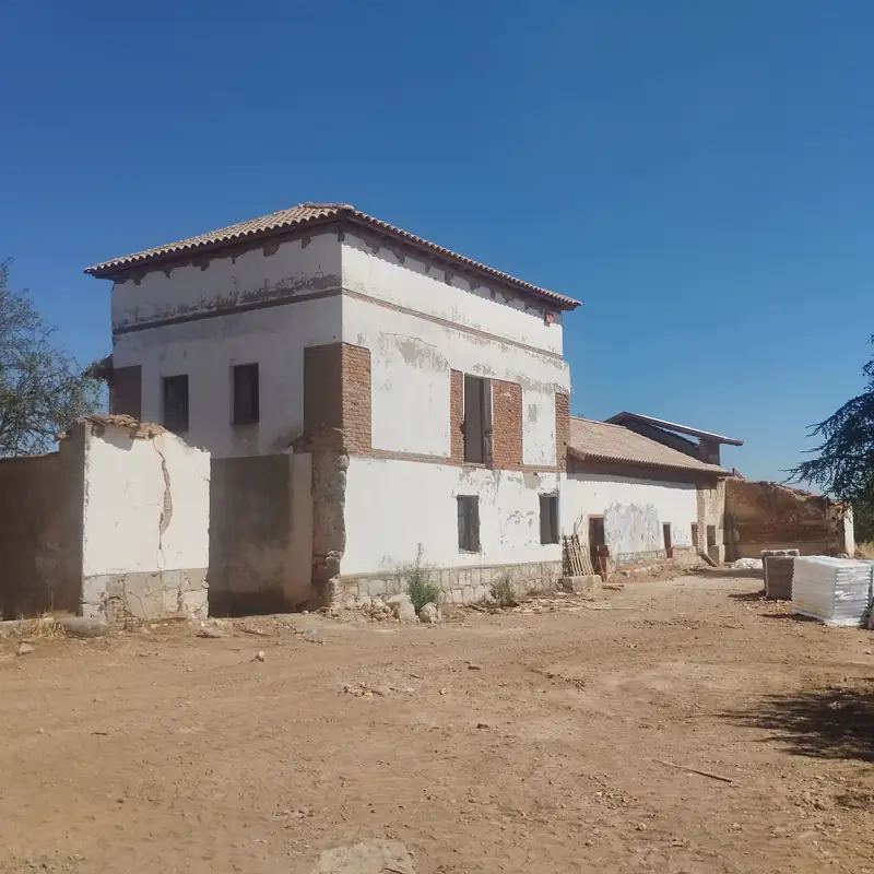 Vista general del molino durante la obra