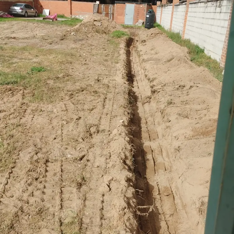 Zanja para instalación de saneamiento
